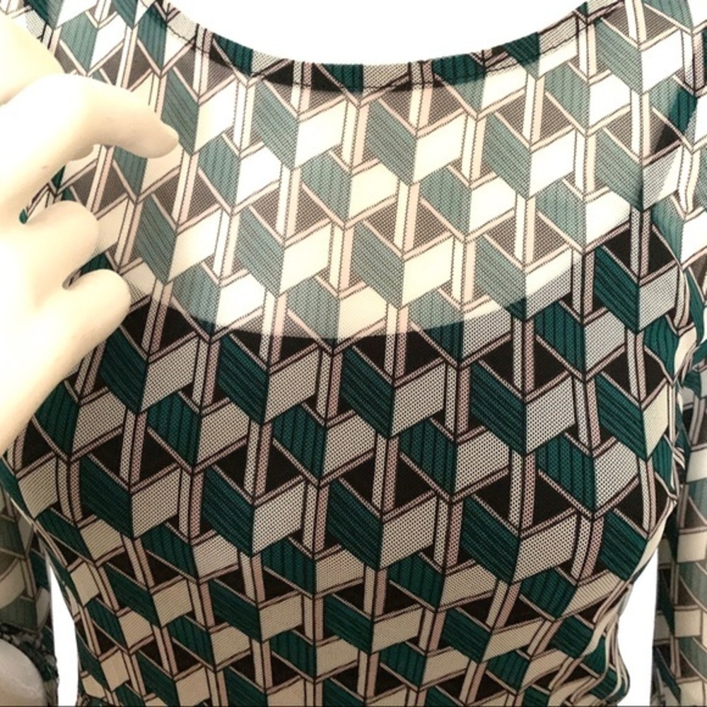 Geometric Print Green & Black Mesh Fitted Top S - Picture 4 of 15